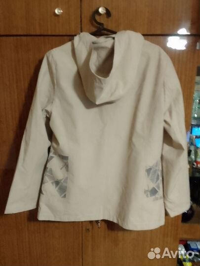 Ветровка женская