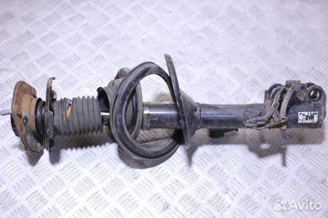 Амортизатор передний правый Lexus Rx 1998 2003