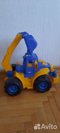 Детский трактор с ковшом