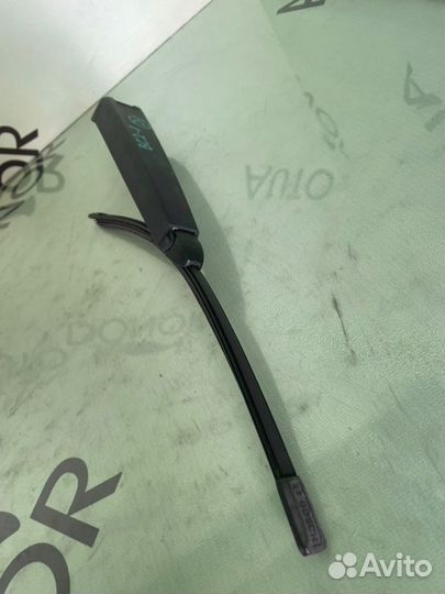 Поводок стеклоочистителя задний Volkswagen Touareg