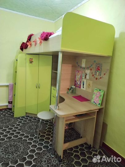 Двухъярусная кровать