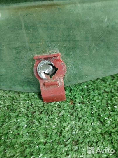 Стекло заднее левое Bmw E46 седан 2000