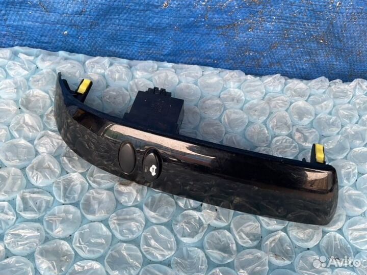 Накладка торпедо правая Toyota Sienna XL20 3.3 L