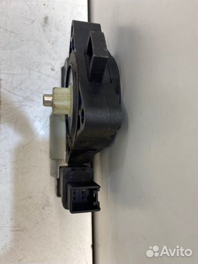 Мотор стеклоподъемника задний левый Mazda 6 седан