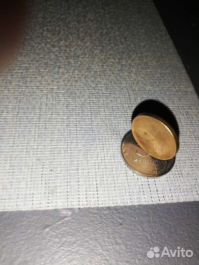 Нечекан монета