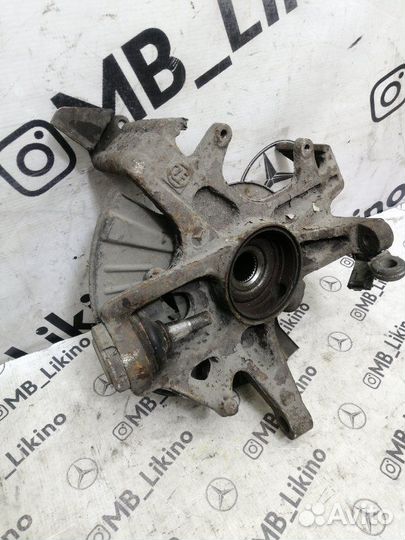 Поворотный кулак передний правый Mercedes Ml W163