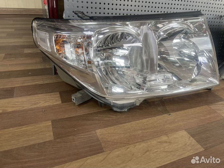 Фара правая Toyota Land Cruiser 200 2008-211