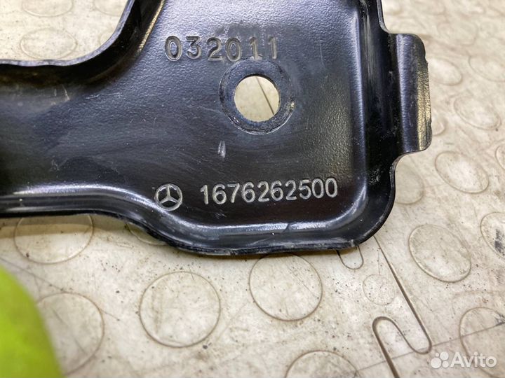 Кронштейн усилителя передний Mercedes-Benz