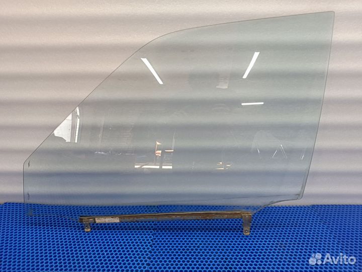 Стекло двери переднее левое Toyota carina T170