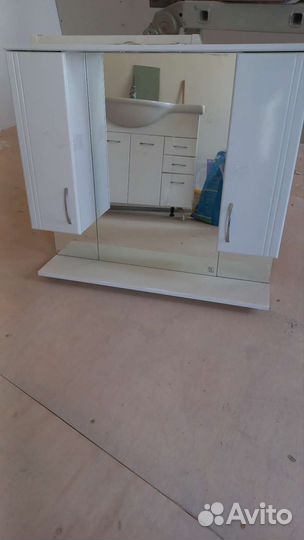 Комплект тумба с раковиной и подвесной шкаф