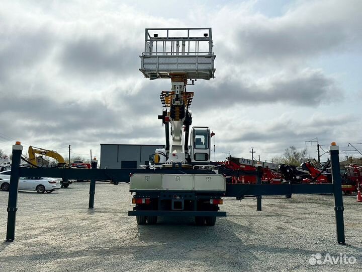 Isuzu Giga автовышка 45 метров