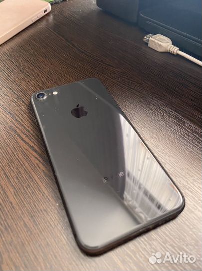 Телефон iPhone 8 64 gb