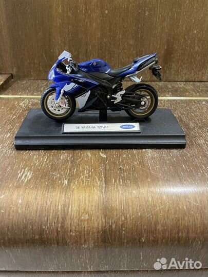 Модель мотоцикла Yamaha YZF-R1