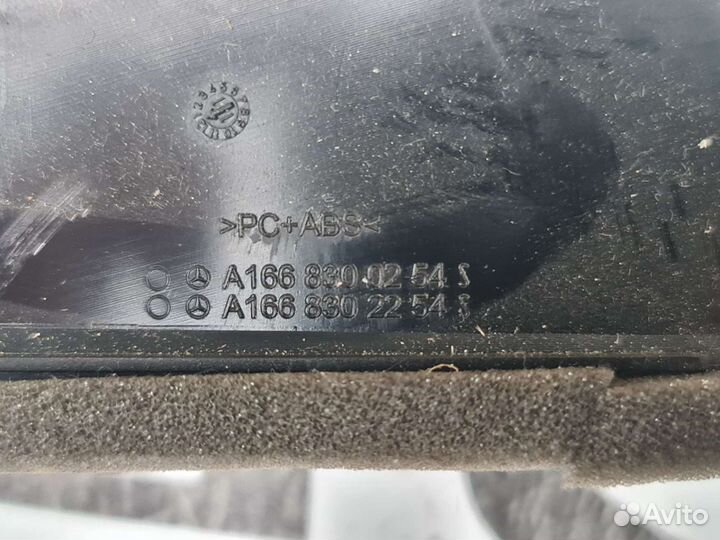 Воздуховод передней панели правый Mercedes ML166