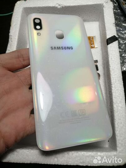 Запчасти на Samsung a40