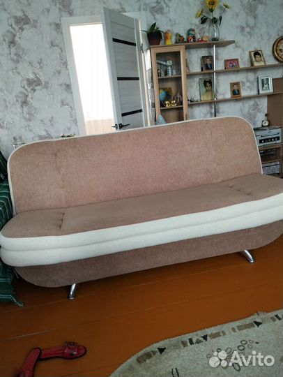 Стенка, мягкая мебель (диван и кресло)