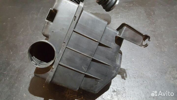 Резонатор воздушного фильтра Subaru Forester SG6