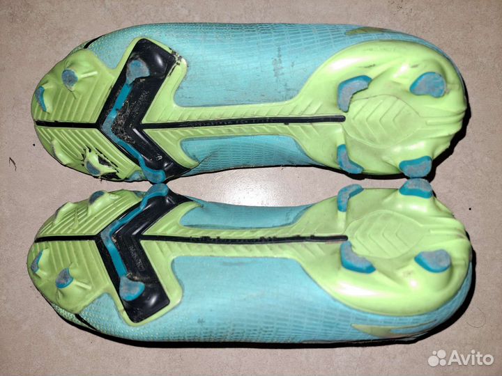 Бутсы-шиповки Nike