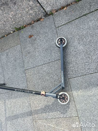 Трюковой самокат reaction