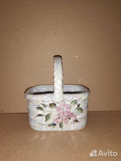 Корзина с цветами, керамика