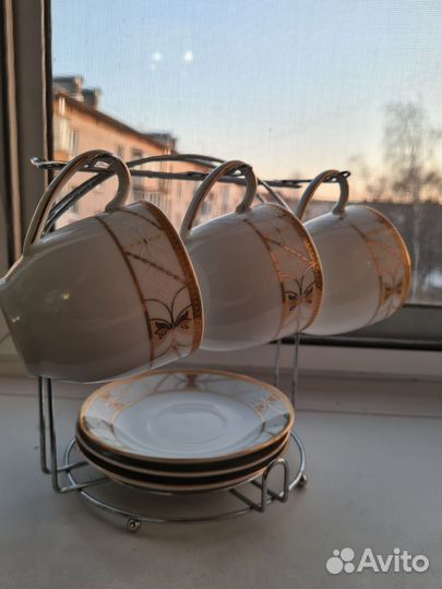 Чайный фарфоровый набор на металлической подставке