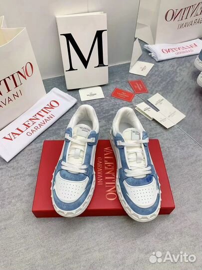 Кроссовки женские valentino