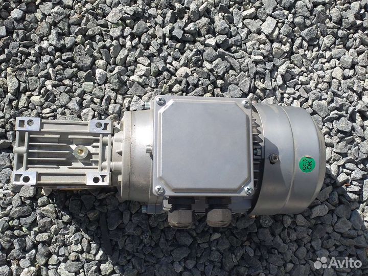 Мотор с редуктором 220/380 V