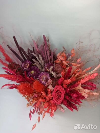 Сухоцветы в шляпных коробках и кашпо