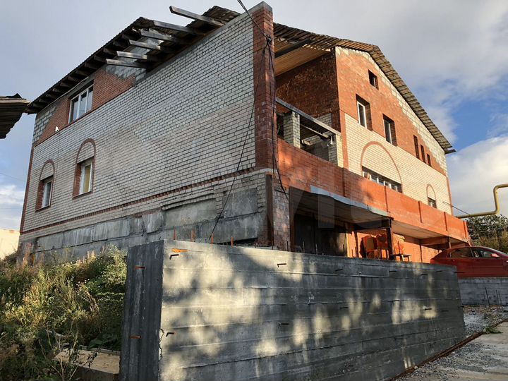 Дом 490 м² на участке 10 сот.