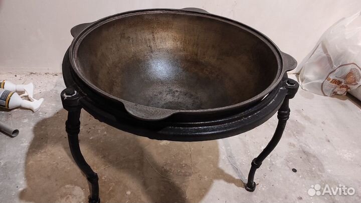 Казан чугунный с крышкой и подставкой