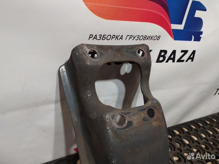 Кронштейн переднего амортизатора