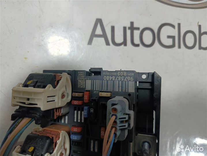 Блок предохранителей под капот Peugeot 308 T7