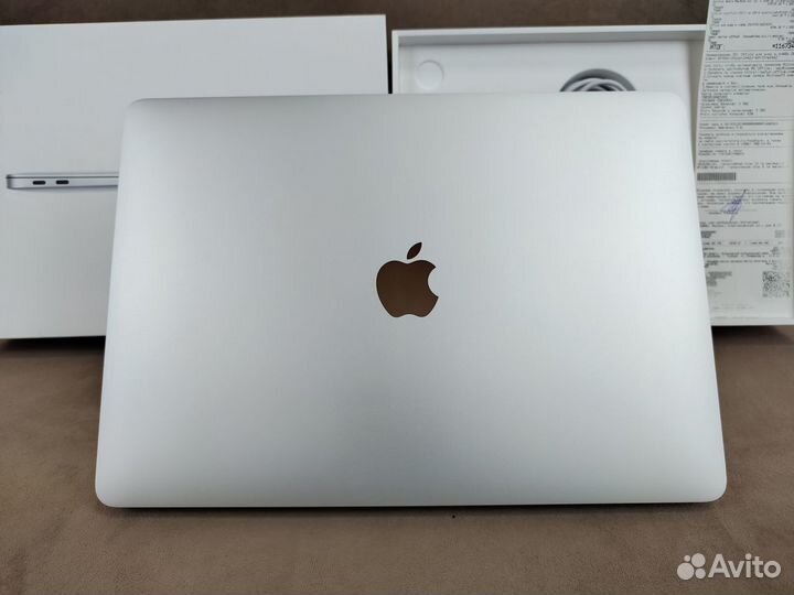 MacBook Air 13 2020 8GB 512SSD Retina