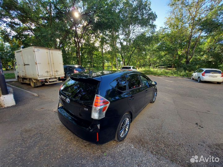 Toyota Prius Alpha 1.8 AT, 2015, 130 000 км