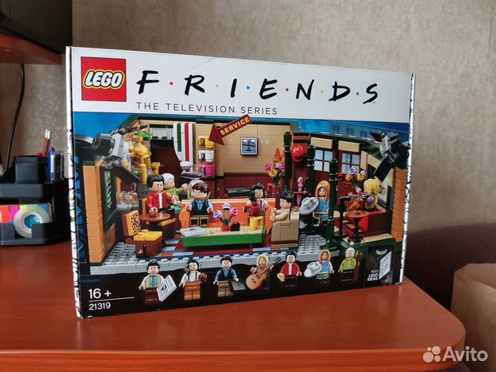 Lego 21319: Friends Central Perk. Новый