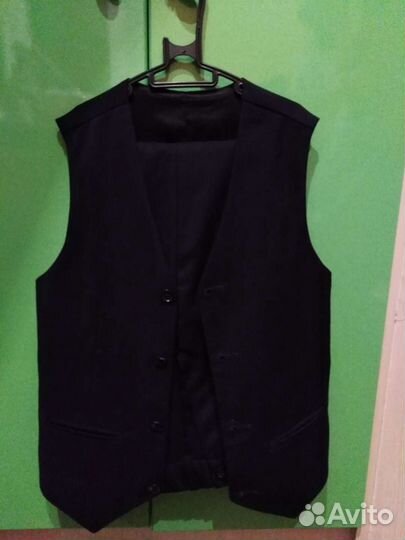 Костюм школьный + рубашка р. 128 и р. 140