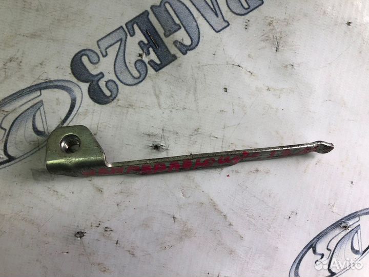 Направляющая двери Toyota noah задней левой