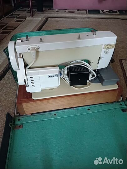 Швейная машина Чайка 132