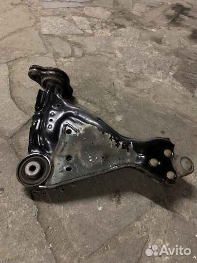 Рычаги передние нижние