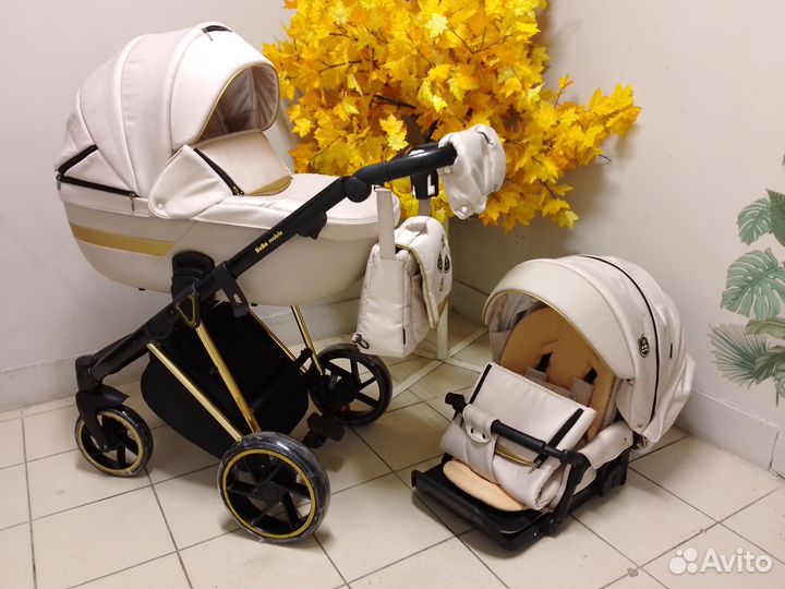 Шикарная бежевая коляска