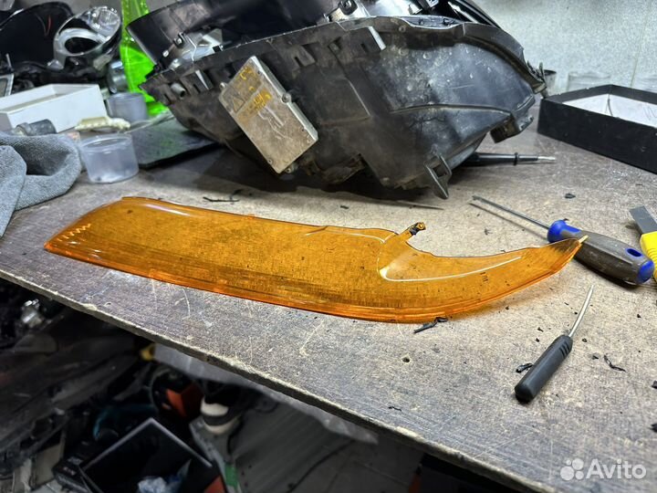 Поворотник на фару е65