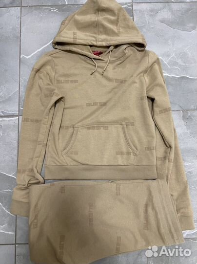 Спортивный костюм guess