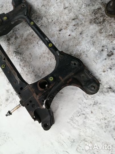 Подрамник балка передняя Lexus Ls430 Celsior