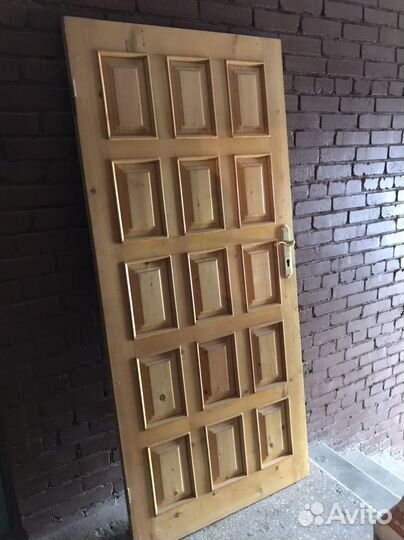 Дверь входная деревянная с коробкой