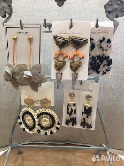 Бижутерия новая (серьги, гвоздики)