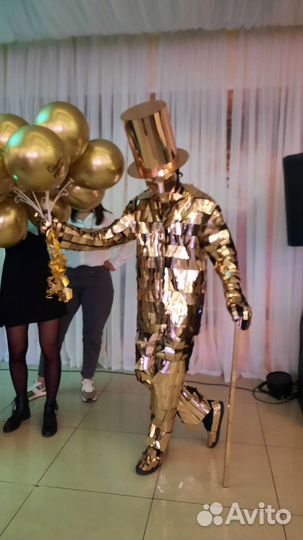 Продам Костюм золотой человек