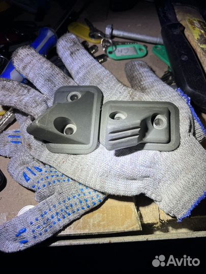 Ограничители на крышке багажника Mercedes R230