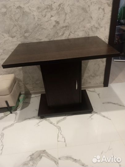 Кухонный стол