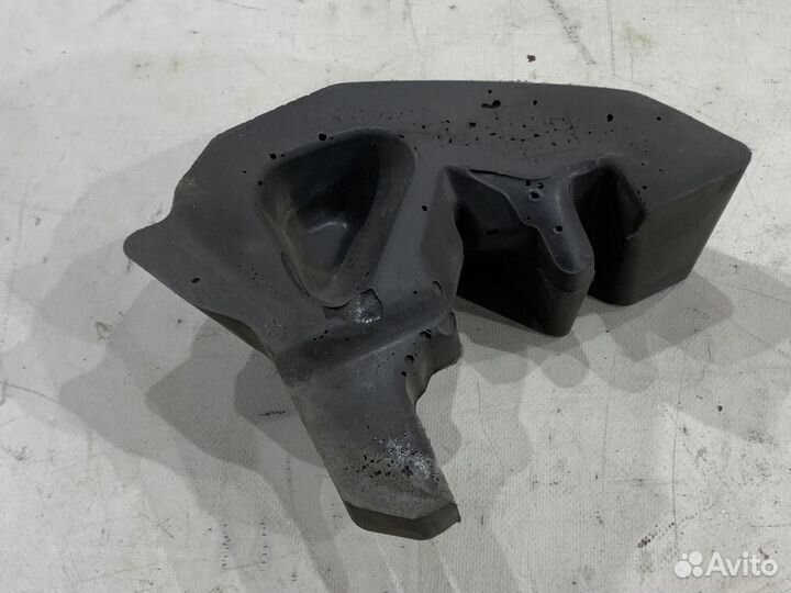 Центральный изолятор переднего крыла Mazda CX-5 KF