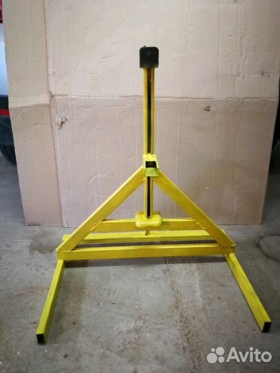 Домкрат для снегохода